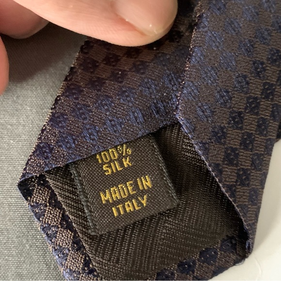 Authentic Louis Vuitton Uniform Tie - Picture 5 of 5